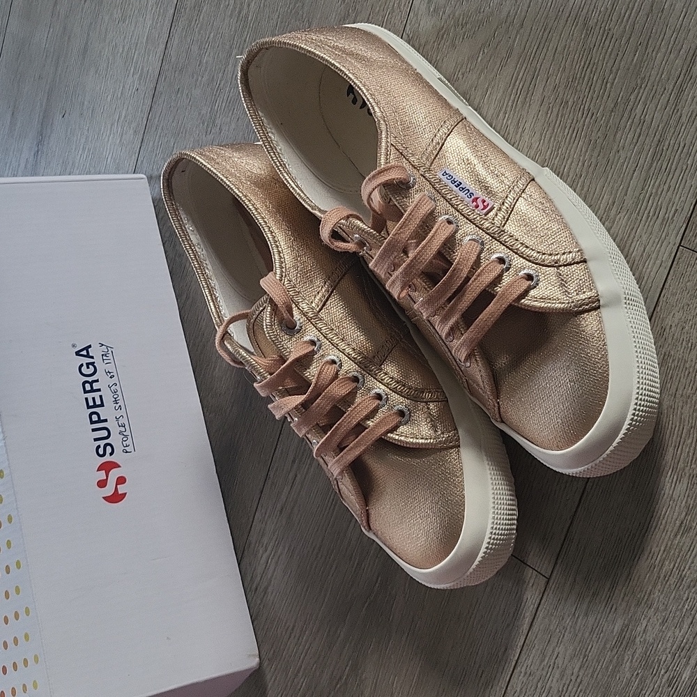 Superga Women's Metallic Rose Gold Sneakers l Size 41